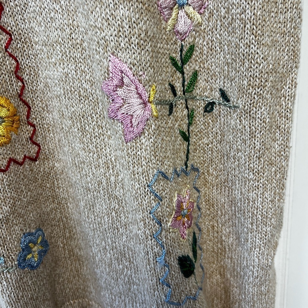 Embroidered Salon Studio by Haband XL - Picture 5 of 9